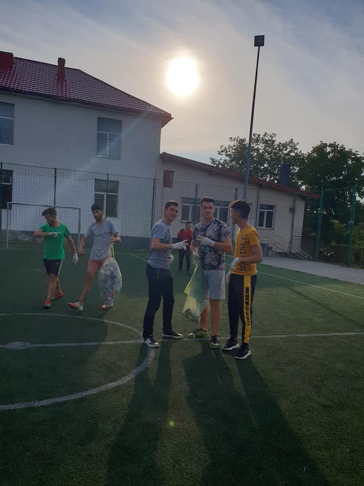 flashmob-curatenie-copii-teren